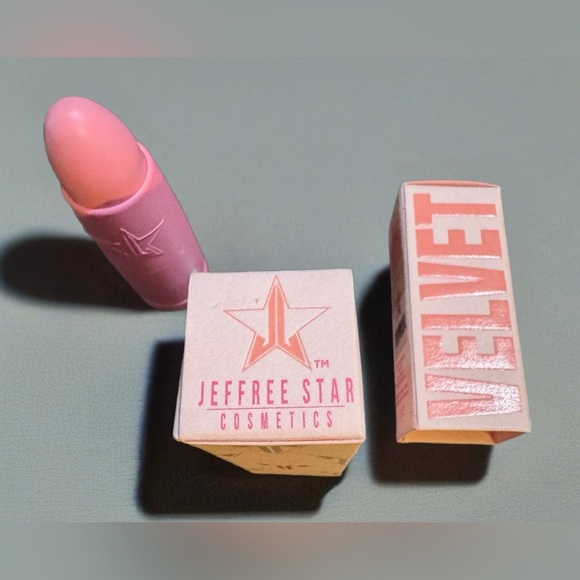 Jeffree Star Velvet Lipstick - Soft Pink - Picture 2 of 5